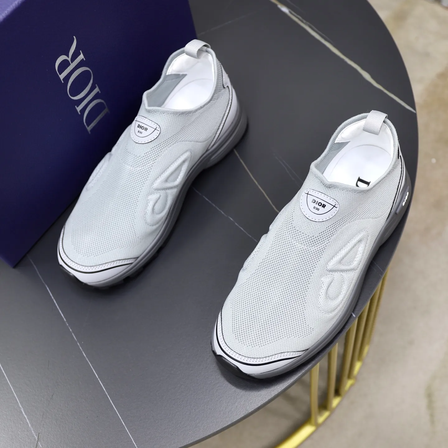 Ex-factory price: 520💰Dior B30’s latest hot model is shipped, the original version is manufactured 1:1 ▪️ Fabric: Original customized fly weave ▪️ Lining: Imported breathable mesh ▪️ Sole: Original molded non-slip outsole ▪️ Size: 38-46 (45 and 46 are custom-made and cannot be returned or exchanged)
